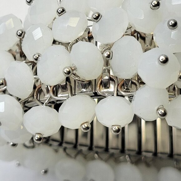 Vintage Milk Glass Stretch Bracelet - Picture 6 of 11